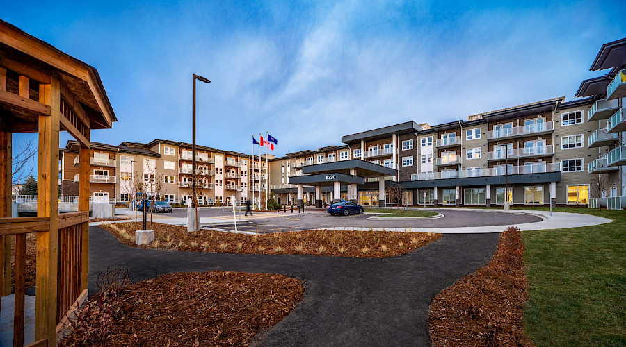 A photo of the parking lot and front entrance to the Scenic Grande senior housing centre.