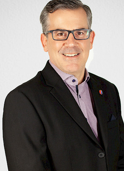 A headshot of Ian Nutley.